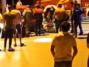 Orta Refüjdeki Direğe Çarpan Otomobil, Genç Sürücüye Mezar Oldu