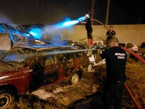 Van’da Yangın, 11 Araç Hasar Gördü