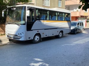 5 Yaşındaki Çocuk Babasının Kullandığı Midibüsün Altında Kaldı