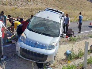 Yoldan Çıkan Araç Su Kanalına Girdi; 1 Ölü 5 Yaralı