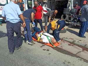 Otomobile Çarpan Motosiklet Sürücüsü Yaralandı