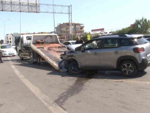 Maltepe E-5 Karayolunda 3 Otomobil Çarpıştı: 2 Yaralı