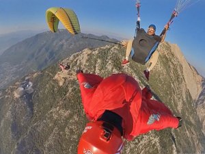 Wingsuit Sporcuları Koçak İle Toy’un Şovu Nefesleri Kesti