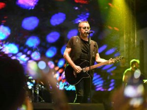 Haluk Levent, Konser Alanındaki Pamuk Şekerlerini Aldı