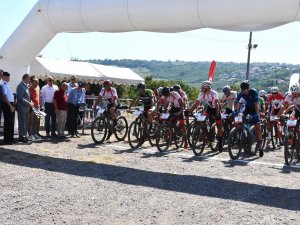 Yalova Altınova’da Pedallar Şampiyonluk İçin Dönüyor