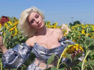 Ayçiçeği Tarlasında Mankenlerle Muhteşem Foto Safari