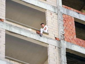 Kız Arkadaşından Ayrılan Genç Binanın 9’uncu Katına Çıktı