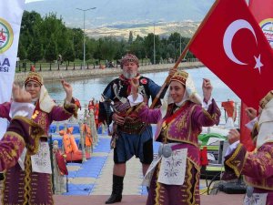 Festivale Halk Oyunları Ekipleri Damgasını Vurdu