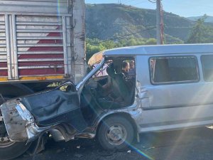 Bilecik’te Tarım İşçilerini Taşıyan Minibüs Kaza Yaptı: 1’i Ağır 12 Yaralı