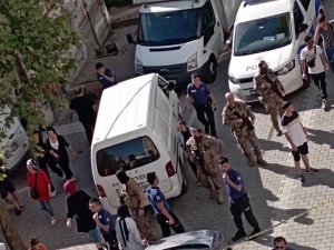 Esenyurt’ta Kız Alıp Verme Nedeniyle İki Aile Arasında Silahlı Kavga: 1’i Ağır 2 Yaralı