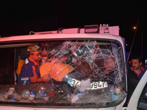 Bilecik’te Çöp Kamyonuyla Çarpışan Aracın Sürücüsü Hayatını Kaybetti, 3 Kişi Yaralandı