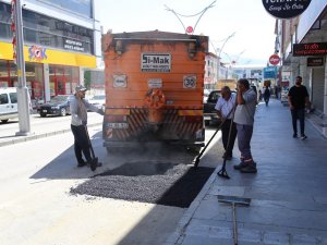 Erzincan’da Asfalt Onarım, Bakım Ve Yama Çalışmaları Sürüyor