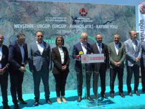 Bakan Karaismailoğlu: "Yaptığımız Projeler Vizyonsuzlara Tokat Gibi Cevabımızdır"
