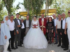 Belediye Başkanı Altın Nikah Kıydı