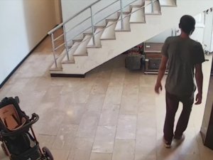 Hiçbir Şey Bulamayınca Uzatma Kablosu Çaldı, Kameralara Yakalandı