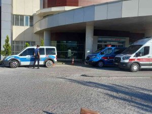 Gediz’de Uyuşturucu Kullanan Genç Anne Babası İle Eşini Bıçakladı