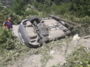Elektrik Direğine Çarptı, Ormanlık Alana Uçtu