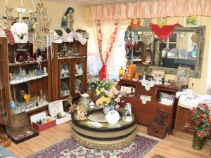 Dükkânını Adeta Müzeye Çevirdi