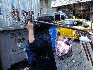 Taksim’de Dilenci Kadından Basın Mensubuna “Seni Bir Daha Burada Görmeyeceğim” Tehdidi