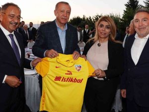 Cumhurbaşkanı’na Kayserispor Forması