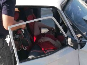 Çarpışmanın Etkisiyle Savrulan Otomobil Palmiye Ağacına Çarptı: 1 Yaralı