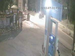 Genç Sürücüye Mezar Olan Otomobil Aydınlatma Direğine Böyle Çarptı