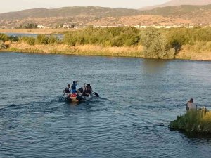 Murat Nehri’nde Kaybolan Vatandaşı Arama Çalışmaları Sürüyor