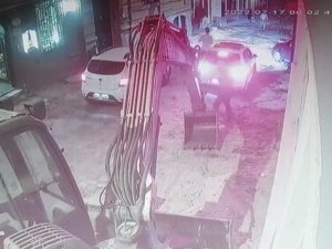 Kapkaççıyı Pet Şişeyle Durdurmaya Çalıştı: O Anlar Kamerada