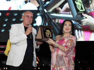 Gemlik Film Festivali’nin Açılışını Türkan Şoray Yaptı