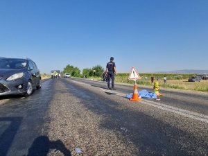 İ̇zmir’de Araç Yayalara Çarptı: 1’i Çocuk 2 Ölü