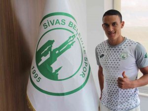 Sivas Belediyespor, Hakan Demirci’yi Kadrosuna Kattı
