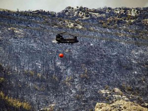 Yunanistan’daki Orman Yangını Kontrol Altına Alınamıyor