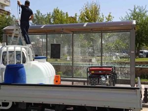 Batman’da Otobüs Durakları Dezenfekte Edildi