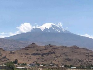 Sıcak Havalar Dağı’ndaki Karları Eritti