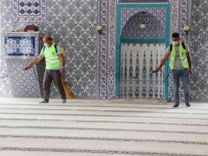 Toroslar’da İbadethanelerin Dezenfeksiyonu Sürüyor