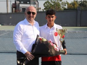 Başkan Bıyık, Emirhan Bulut’u İ̇spanya’ya Uğurladı