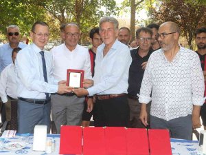 Turgutluspor’dan Eski Başkanlara Teşekkür Plaketi