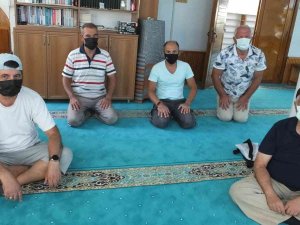 Burhaniye’de Camilerde Cemaat Maske Kullanımına Özen Gösteriyor