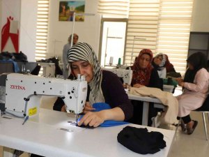 Kadınlar Kültür Merkezinde Meslek Ediniyor