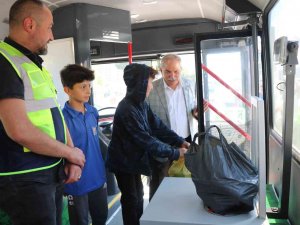 Atığını Getiren Harçlığını Alıp Gitti