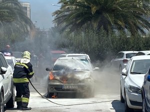 Manisa’da Park Halindeki Otomobil Yandı