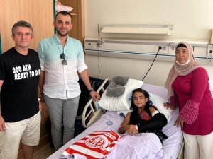 Antalyasporlu Gizem’e Geçmiş Olsun Ziyareti