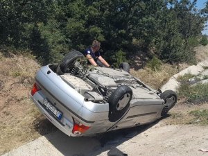 Takla Atan Otomobilde 2 Kişi Öldü, 2 Kişi Yaralandı