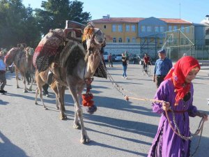 Beyşehir’de Develerle Temsili Yörük Göçü Canlandırıldı
