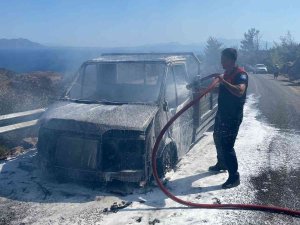 Seyir Halindeki Kamyonet Yandı