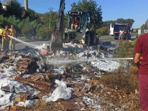 Alev Alan Çöp Kamyonunu Orman Arazözü Söndürdü