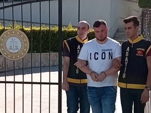 İ̇ngiliz Gencin "Düştü" Diye İfade Verdiği Babasını Döverek Öldürdüğü Ortaya Çıktı