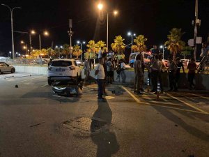 İ̇zmir’de Hızını Alamayan Araç Takla Attı: 2 Yaralı