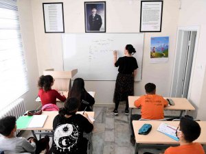 Mersin’deki Kurs Merkezlerinde Öğrenim Desteği Alan Öğrencilerden Büyük Başarı