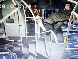 Metrobüste Taciz İddiasına Kadından Tekme Tokat Dayak Kamerada